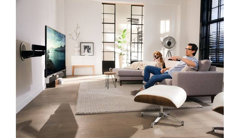 TV Motorisierte Wandhalterung von Vogel’s mit Soundbar und Subwoofer - App-Steuerung - News, Bild 1